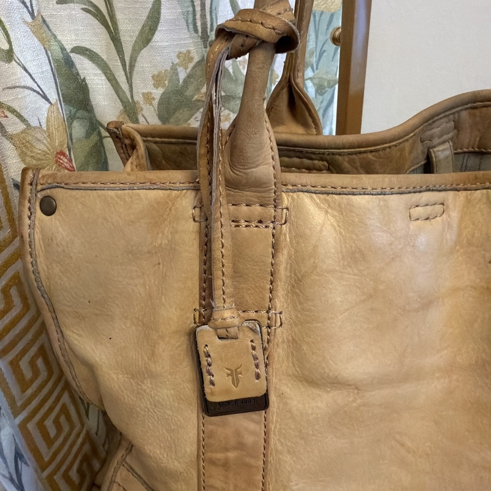 Frye Women's Distressed Leather Tote Shoulder Bag Camel Tan Brass Studs EUC - Picture 7 of 12